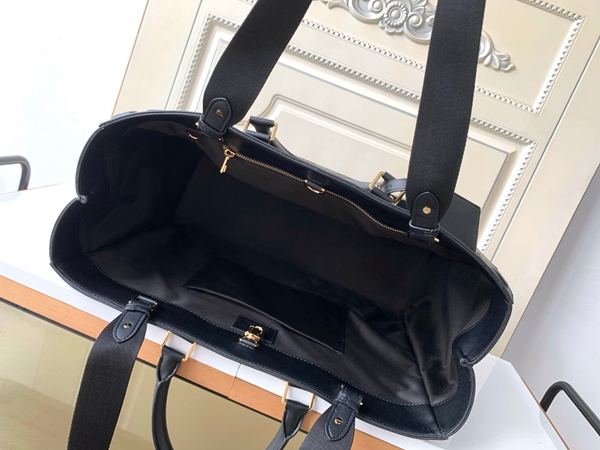 ルイヴィトンバッグ着用イメージ